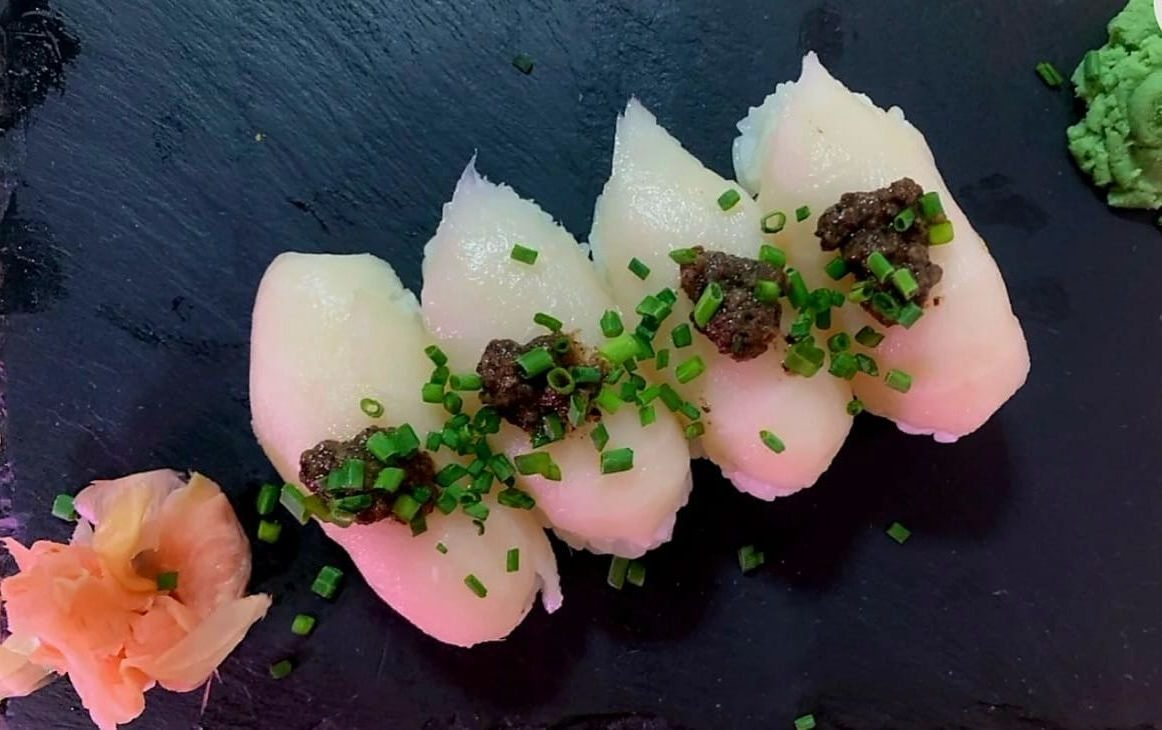 Nigiri pez mantequilla con trufa